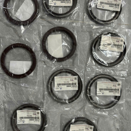 PHỐT ĐUÔI CỐT MÁY SOLATI/PORTER2